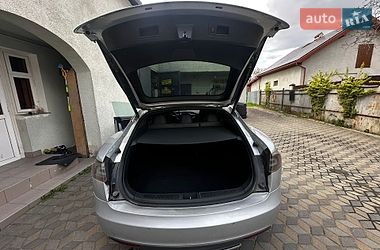 Лифтбек Tesla Model S 2015 в Львове