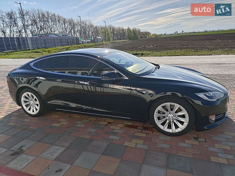 Лифтбек Tesla Model S 2017 в Киеве