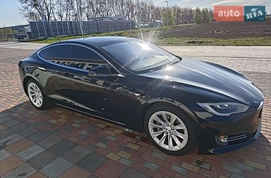 Лифтбек Tesla Model S 2017 в Киеве