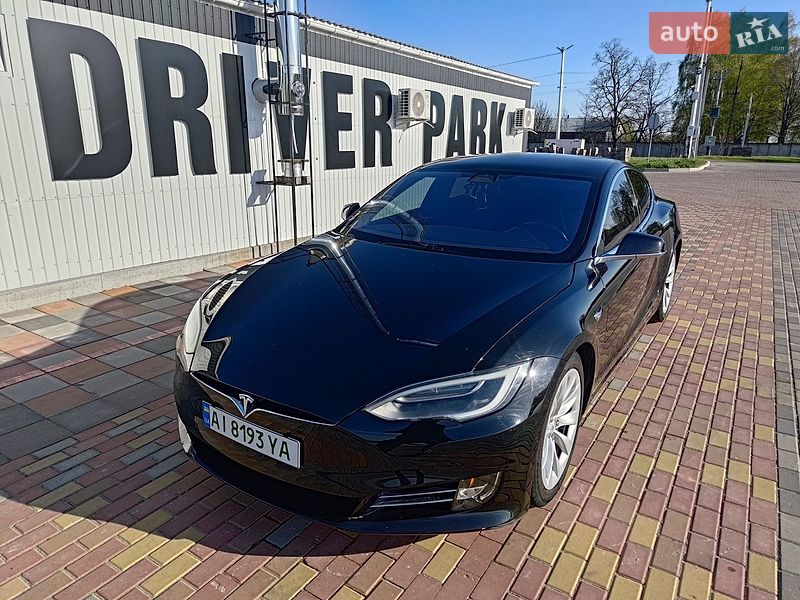 Лифтбек Tesla Model S 2017 в Киеве