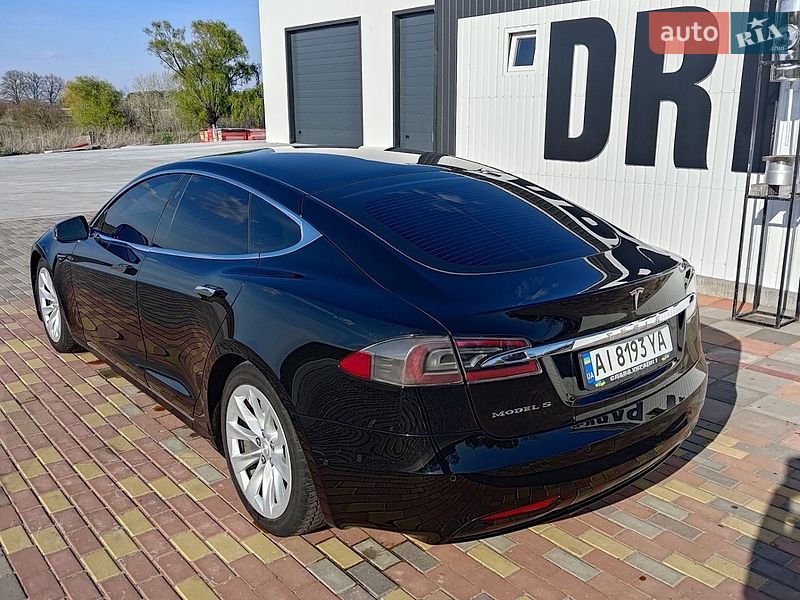 Лифтбек Tesla Model S 2017 в Киеве