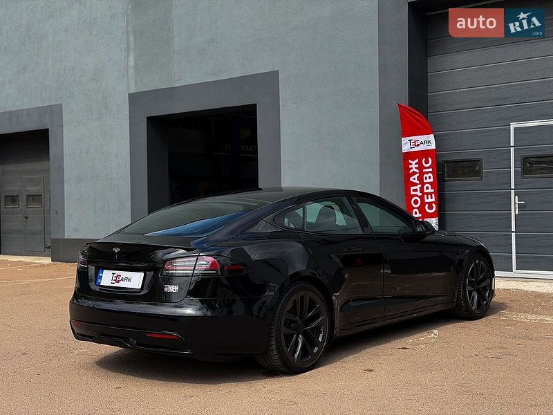 Лифтбек Tesla Model S 2022 в Киеве
