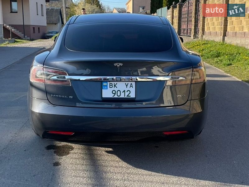 Лифтбек Tesla Model S 2016 в Ровно