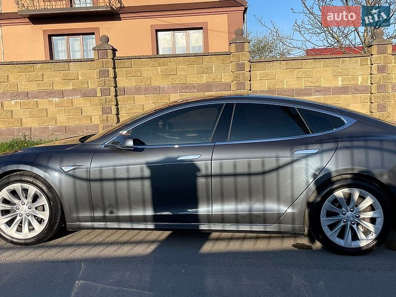 Лифтбек Tesla Model S 2016 в Ровно