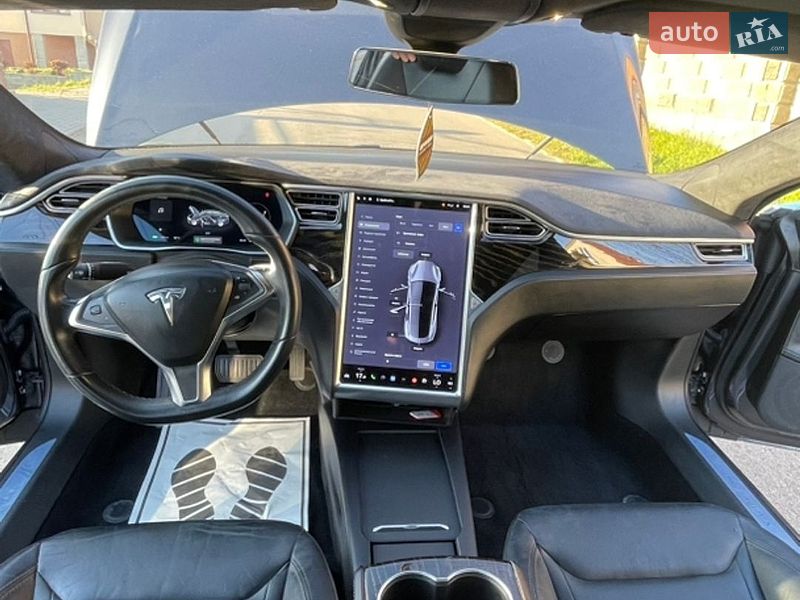 Лифтбек Tesla Model S 2016 в Ровно