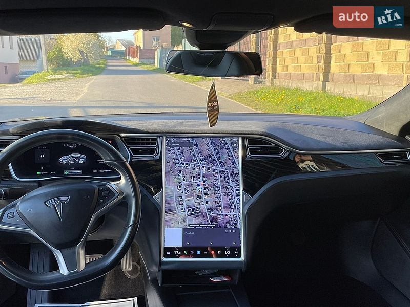 Лифтбек Tesla Model S 2016 в Ровно