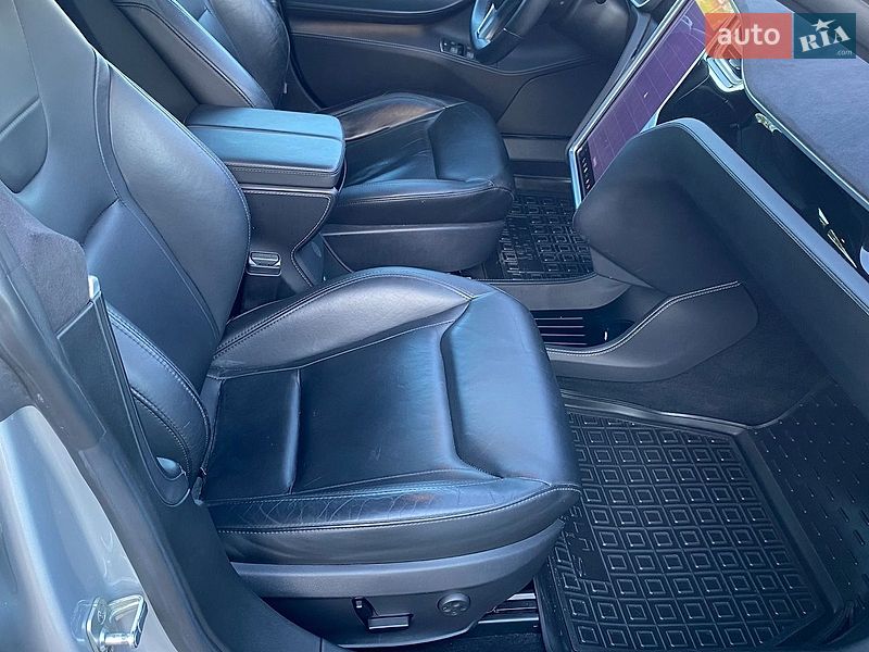 Ліфтбек Tesla Model S 2015 в Києві