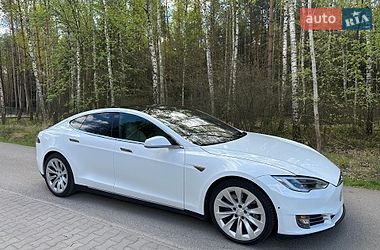 Ліфтбек Tesla Model S 2015 в Києві