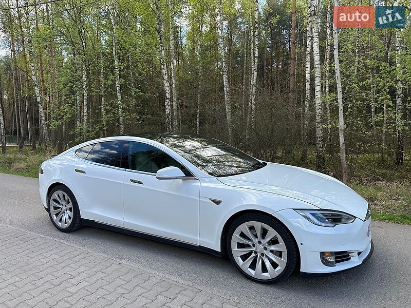 Ліфтбек Tesla Model S 2015 в Києві