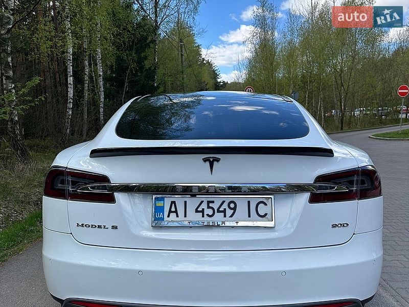 Ліфтбек Tesla Model S 2015 в Києві