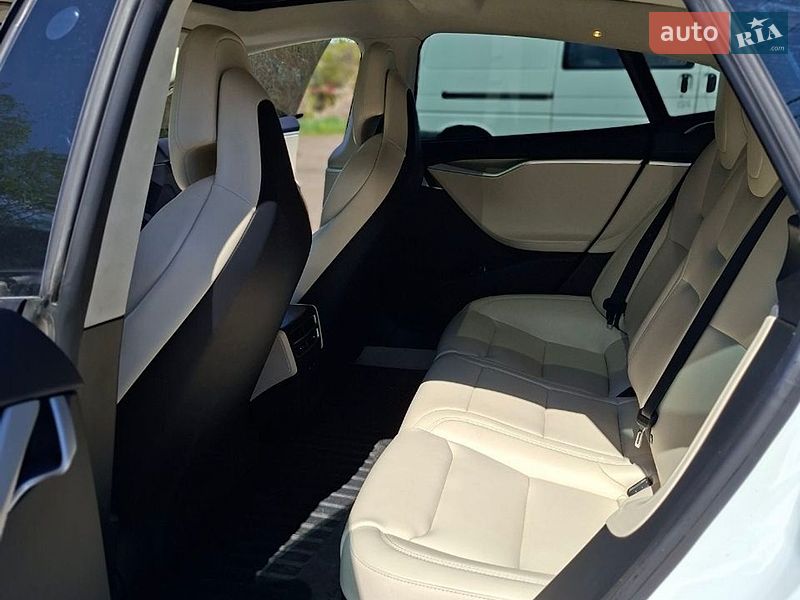 Ліфтбек Tesla Model S 2017 в Києві