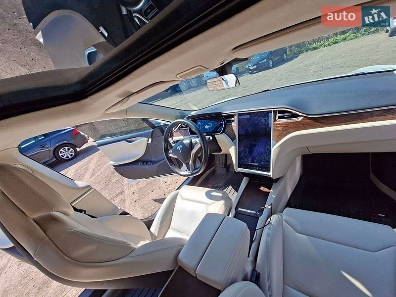 Ліфтбек Tesla Model S 2017 в Києві