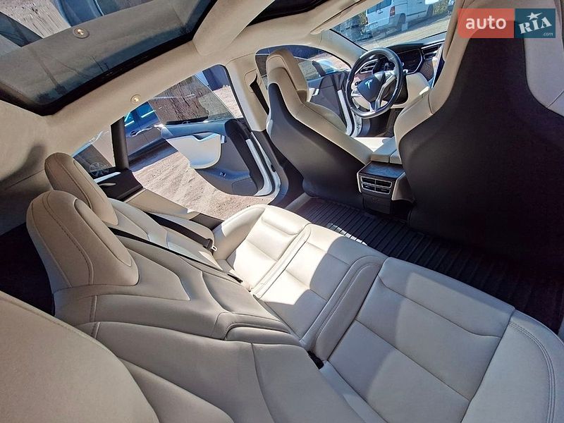 Ліфтбек Tesla Model S 2017 в Києві
