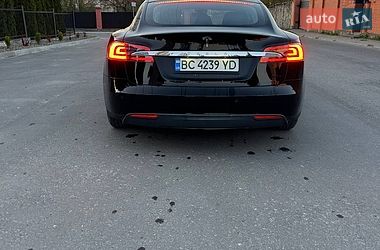 Лифтбек Tesla Model S 2015 в Львове