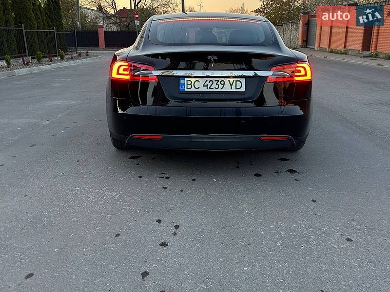 Лифтбек Tesla Model S 2015 в Львове