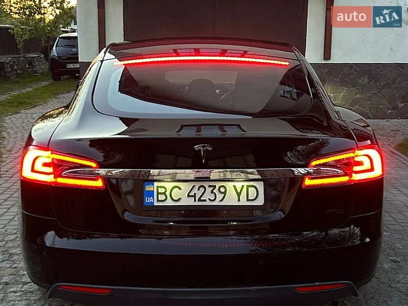 Лифтбек Tesla Model S 2015 в Львове