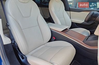 Лифтбек Tesla Model S 2021 в Львове