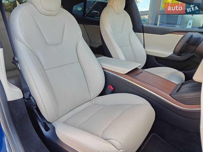 Лифтбек Tesla Model S 2021 в Львове