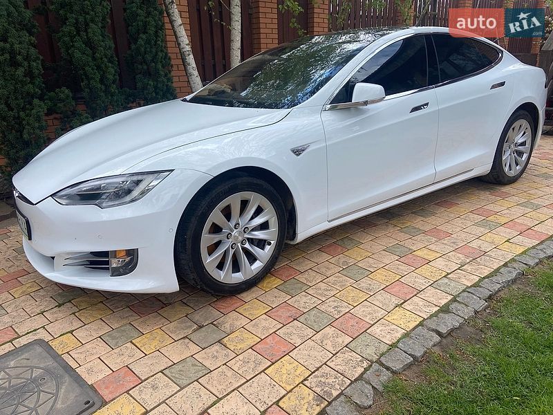 Ліфтбек Tesla Model S 2016 в Миколаєві