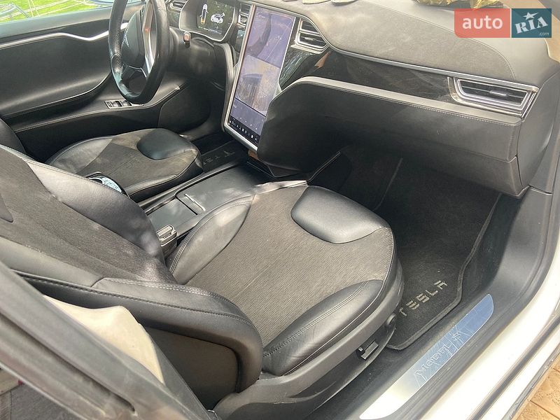 Ліфтбек Tesla Model S 2016 в Миколаєві