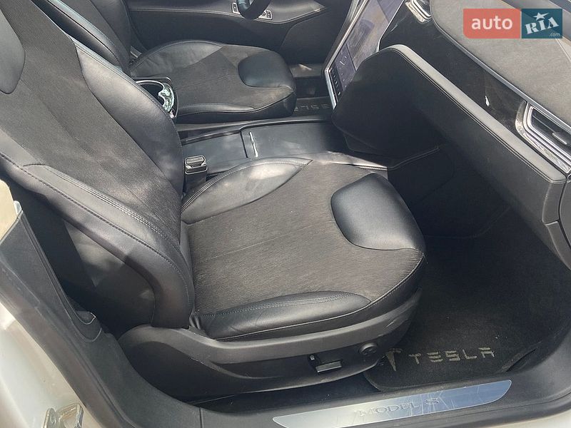 Ліфтбек Tesla Model S 2016 в Миколаєві