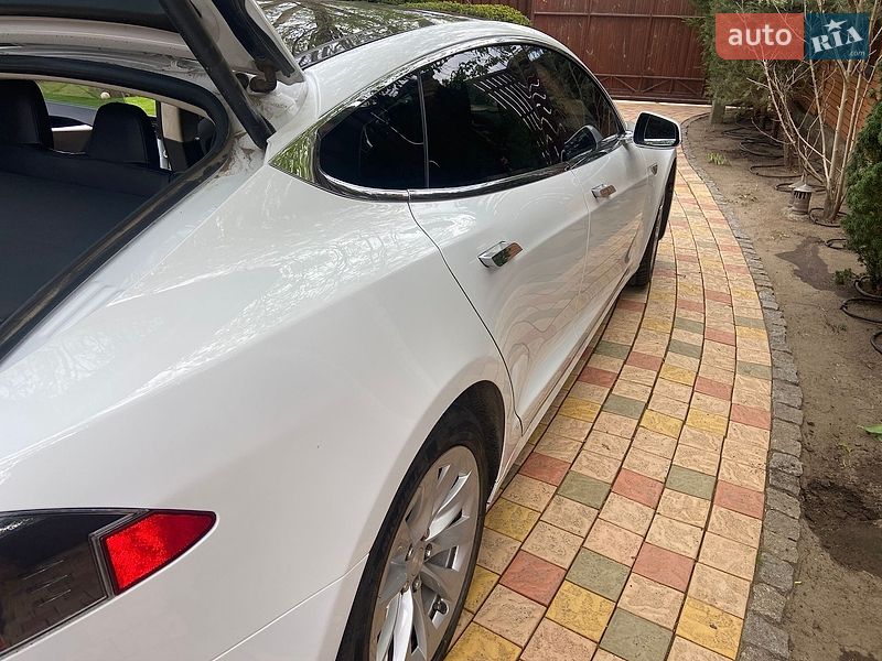 Ліфтбек Tesla Model S 2016 в Миколаєві