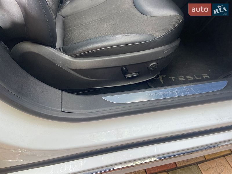 Ліфтбек Tesla Model S 2016 в Миколаєві