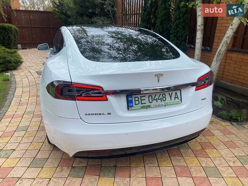 Ліфтбек Tesla Model S 2016 в Миколаєві