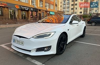 Лифтбек Tesla Model S 2013 в Вишневом