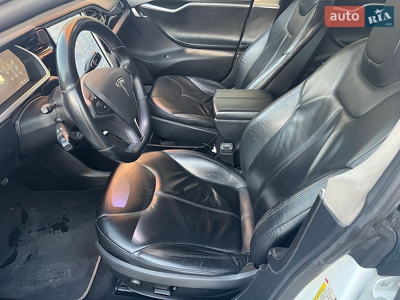 Ліфтбек Tesla Model S 2013 в Вишневому