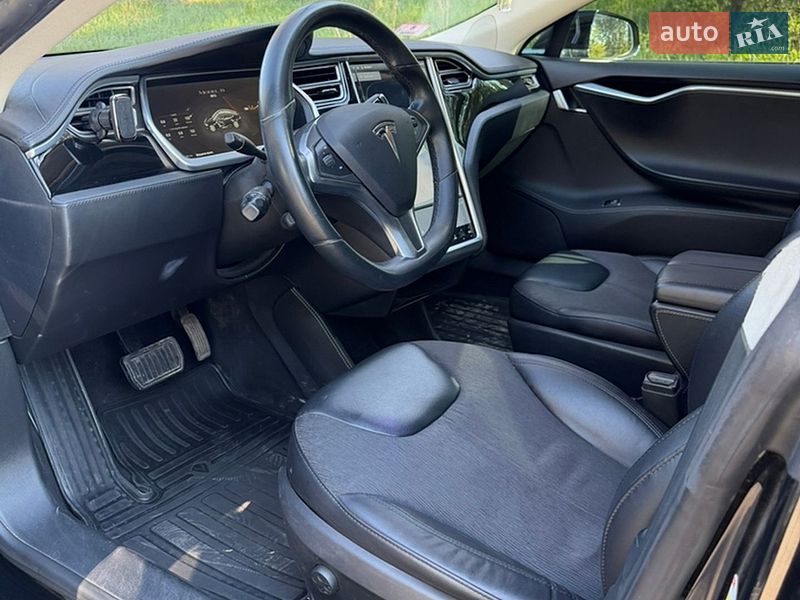 Лифтбек Tesla Model S 2014 в Валках