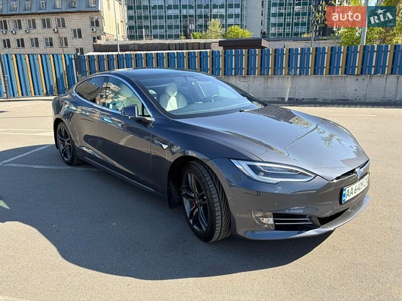 Tesla Model S 2020