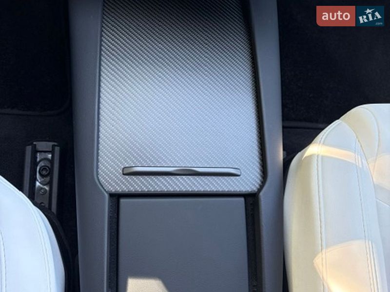 Лифтбек Tesla Model S 2020 в Киеве