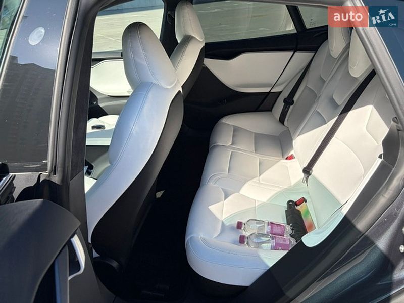 Лифтбек Tesla Model S 2020 в Киеве