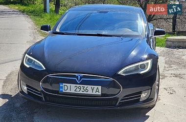 Ліфтбек Tesla Model S 2013 в Чернівцях
