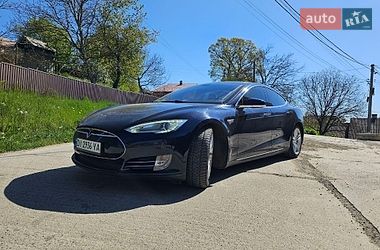 Ліфтбек Tesla Model S 2013 в Чернівцях