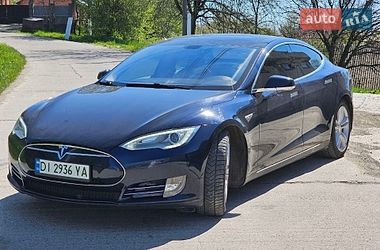 Ліфтбек Tesla Model S 2013 в Чернівцях