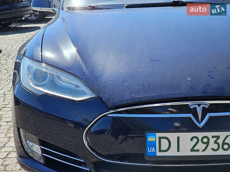 Ліфтбек Tesla Model S 2013 в Чернівцях