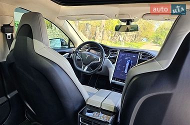 Ліфтбек Tesla Model S 2013 в Чернівцях