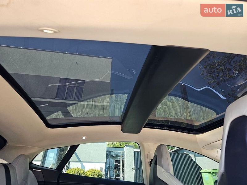 Ліфтбек Tesla Model S 2013 в Чернівцях