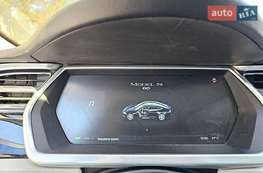 Ліфтбек Tesla Model S 2013 в Чернівцях