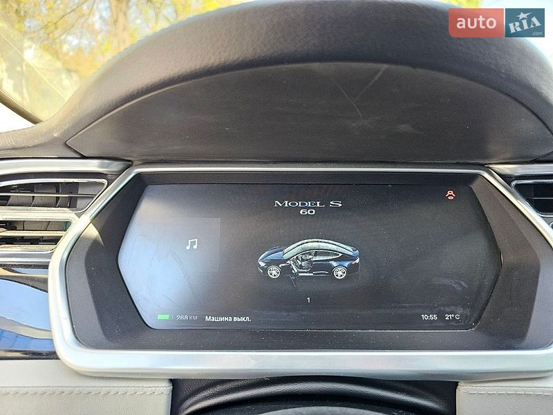 Ліфтбек Tesla Model S 2013 в Чернівцях