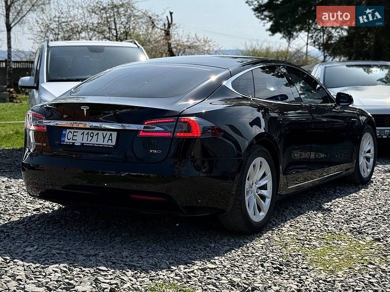 Ліфтбек Tesla Model S 2018 в Чернівцях