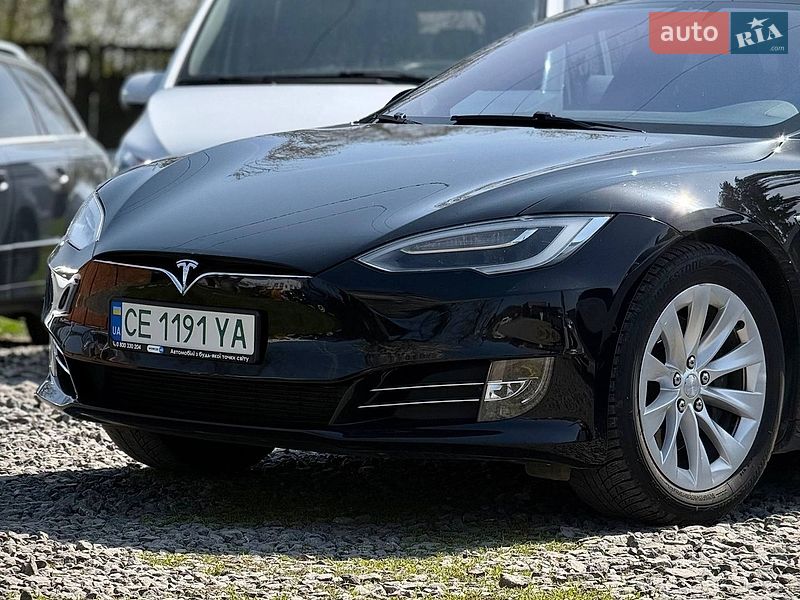 Ліфтбек Tesla Model S 2018 в Чернівцях
