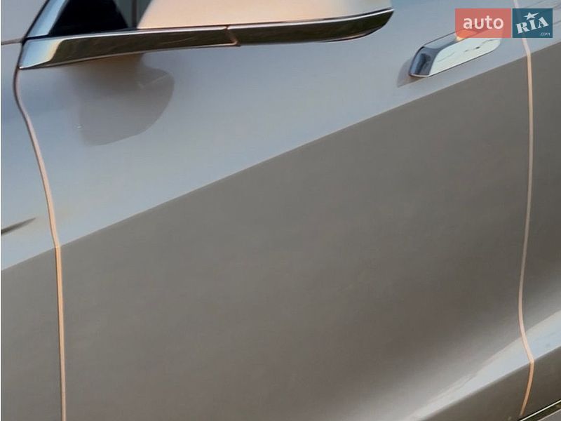 Лифтбек Tesla Model S 2016 в Ивано-Франковске