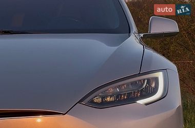Лифтбек Tesla Model S 2016 в Ивано-Франковске