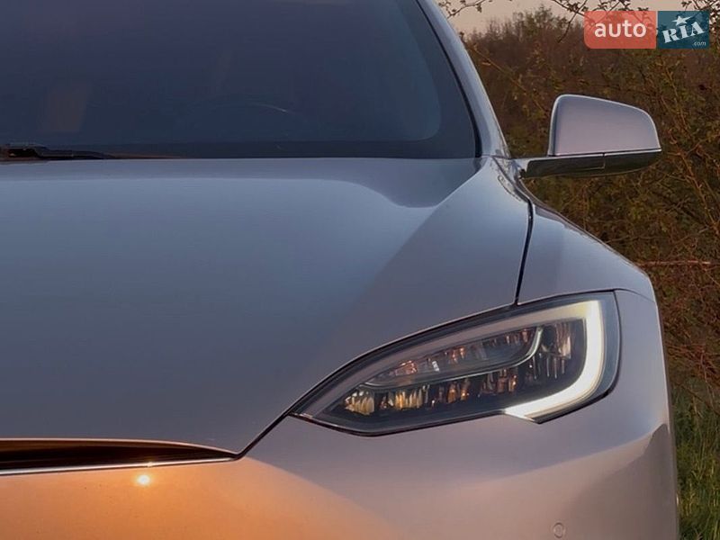 Лифтбек Tesla Model S 2016 в Ивано-Франковске