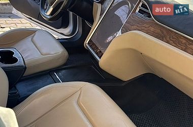 Лифтбек Tesla Model S 2016 в Ивано-Франковске