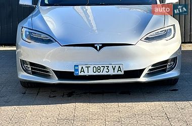 Лифтбек Tesla Model S 2016 в Ивано-Франковске
