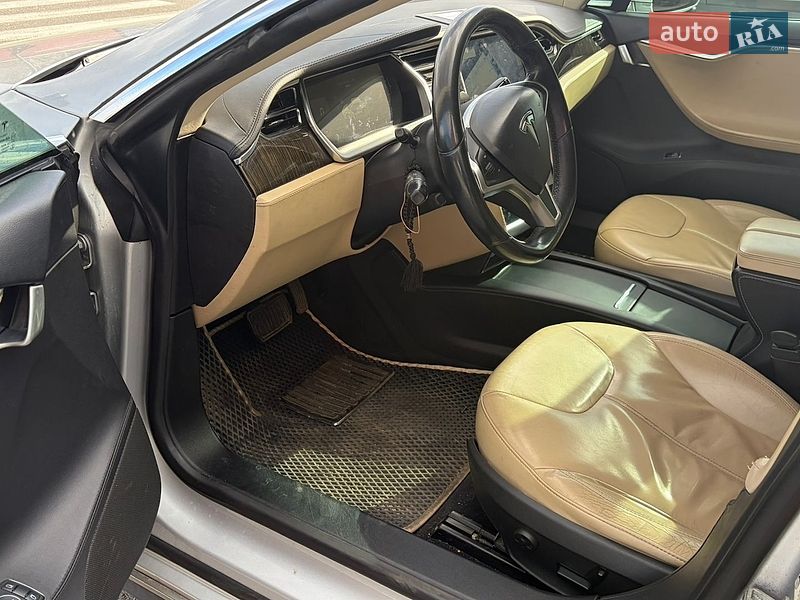 Ліфтбек Tesla Model S 2013 в Києві